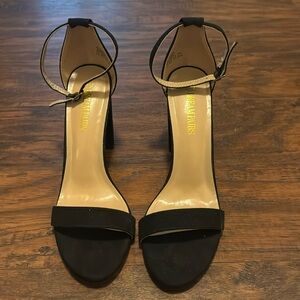 Dream Pairs Size 8.5 Black Suede Heels